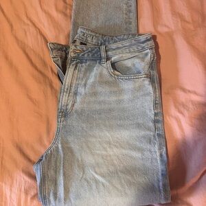 American Eagle Outfitters Light Wash Mom Jeans